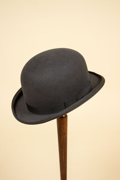 SWEDISH 1940S/1950S GREY BOWLER HAT BY KARLSKRONA HATTFABRIK. SIZE EU 56
