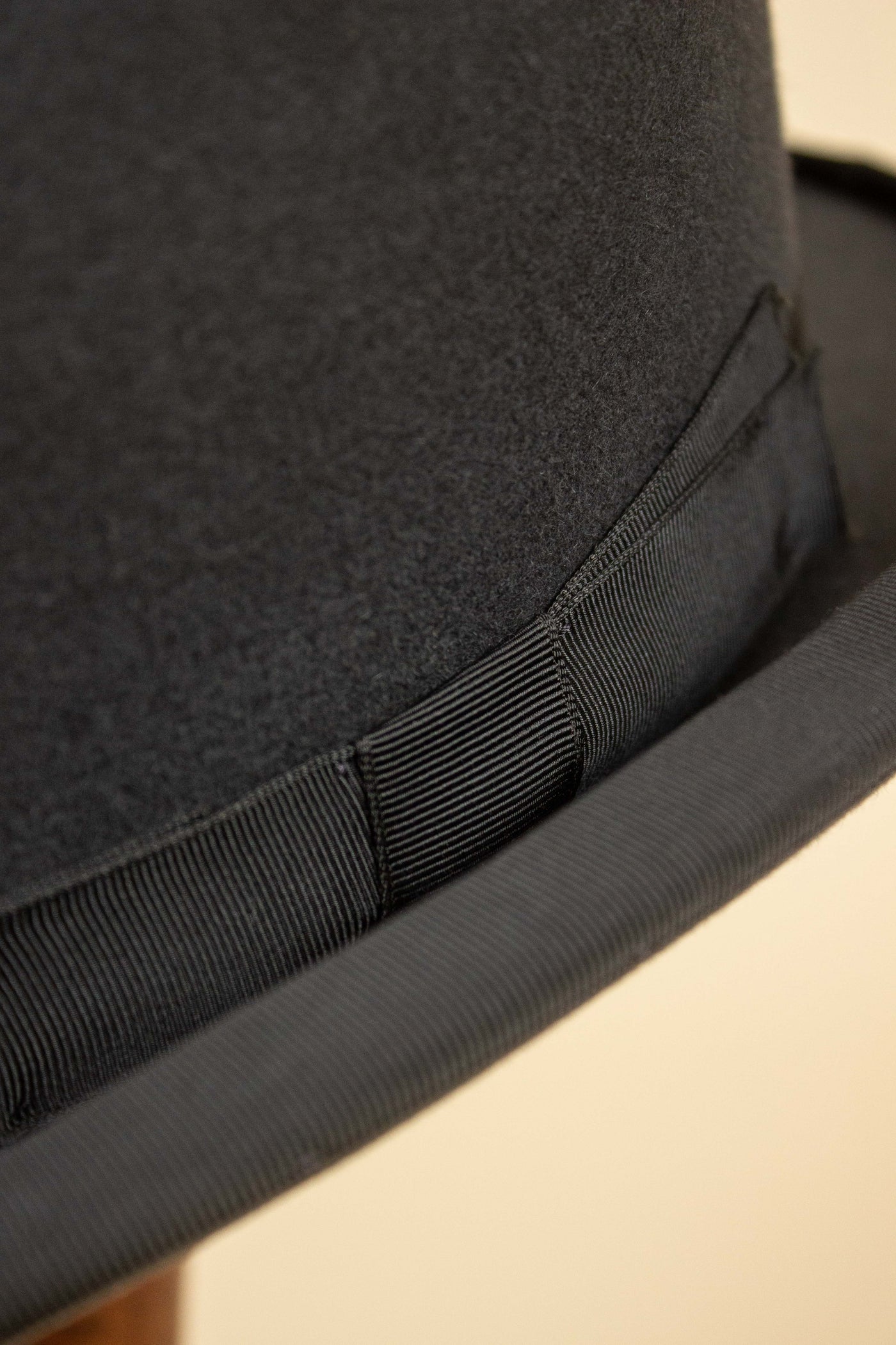 SWEDISH 1940S/1950S GREY BOWLER HAT BY KARLSKRONA HATTFABRIK. SIZE EU 56