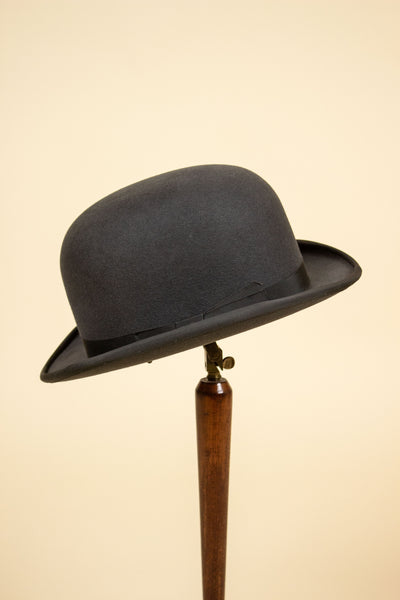 SWEDISH 1940S/1950S GREY BOWLER HAT BY KARLSKRONA HATTFABRIK. SIZE EU 56