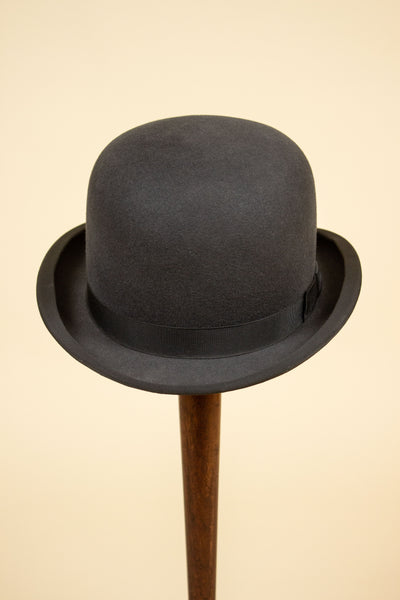 SWEDISH 1940S/1950S GREY BOWLER HAT BY KARLSKRONA HATTFABRIK. SIZE EU 56