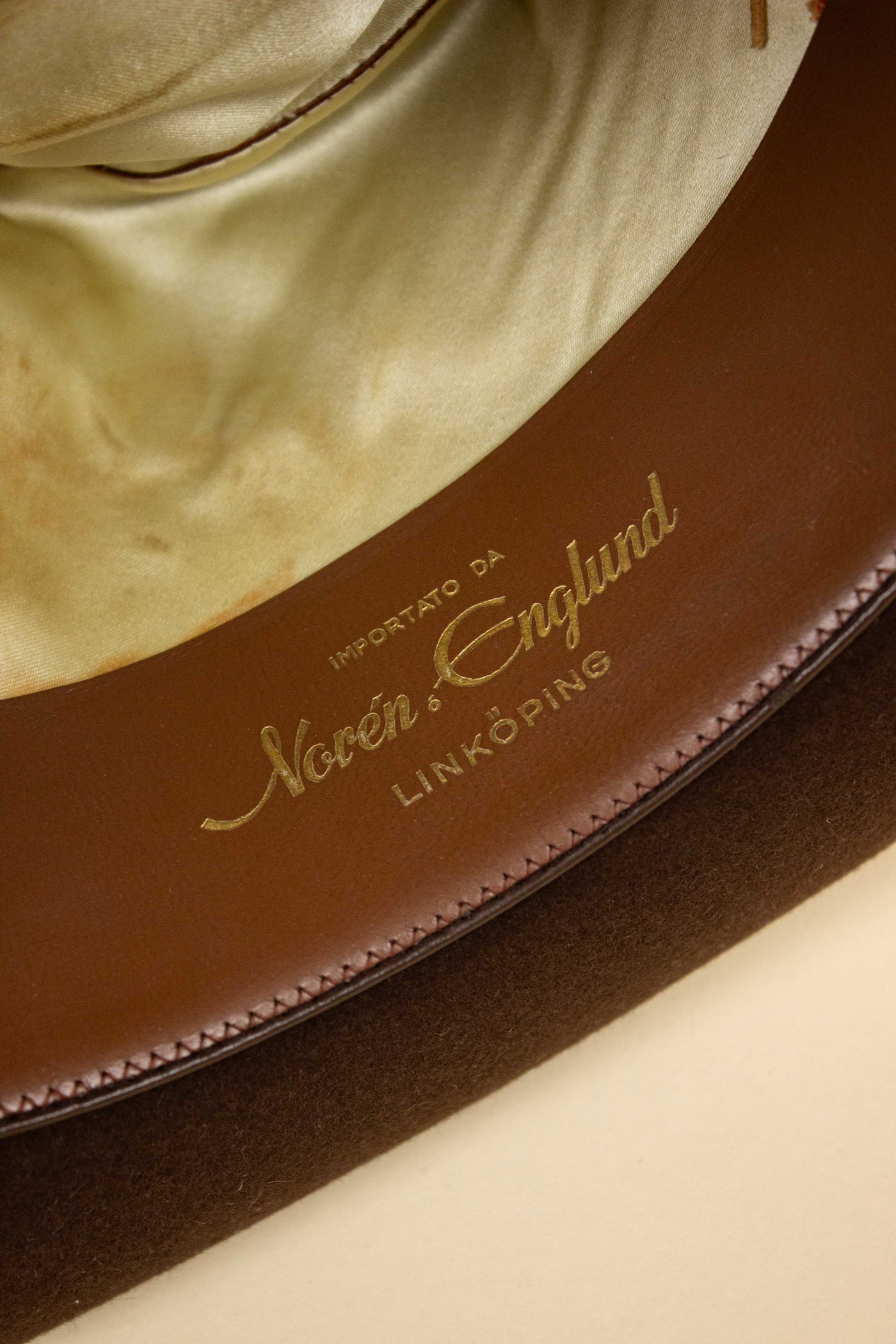 ITALIAN 1930S/1940S MID-BROWN HOMBURG HAT BY BORSALINO. SIZE EU 57