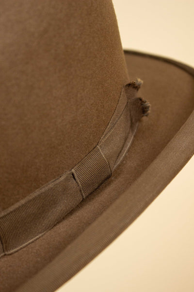 BRITISH 1930S/1940S MID-BROWN BOWLER HAT BY BATTERSBY. SIZE EU 56,5