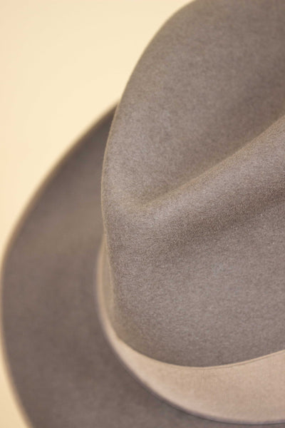 ITALIAN GREY-BEIGE FEDORA HAT FROM BORSALINO. SIZE 57,5