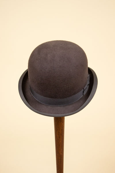BRITISH 1950S/1960S TAUPE BOWLER HAT BY LOCK & CO. SIZE EU 54