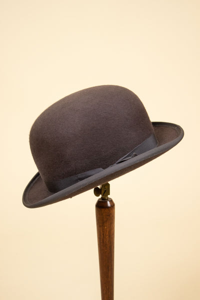 BRITISH 1950S/1960S TAUPE BOWLER HAT BY LOCK & CO. SIZE EU 54