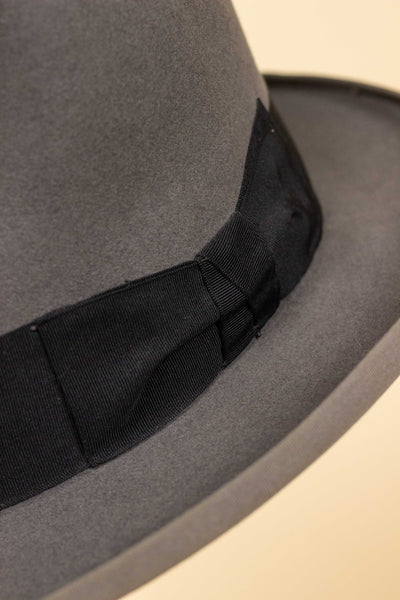 ITALIAN 1930S/1940S MID-GREY HOMBURG HAT BY REX BARBISIO. SIZE CA EU 58