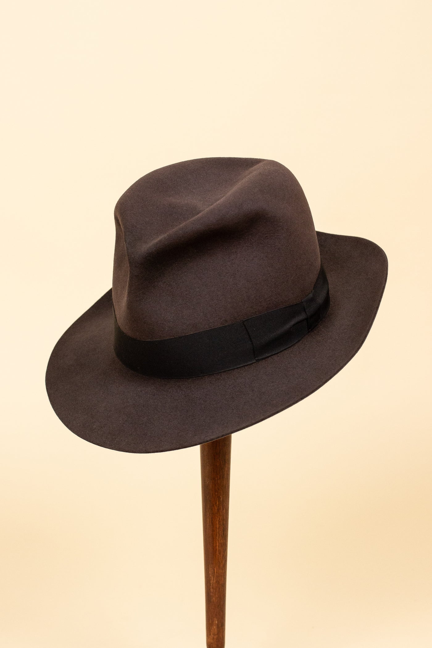 ITALIAN 1930S/1940S BROWN FEDORA HAT BY BARBISIO. SIZE CA EU 55