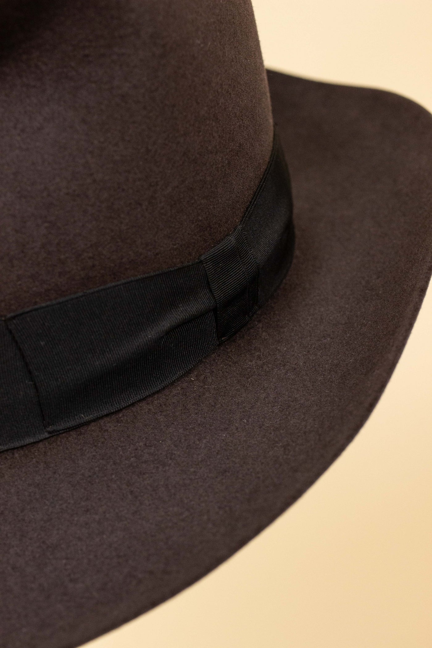 ITALIAN 1930S/1940S BROWN FEDORA HAT BY BARBISIO. SIZE CA EU 55