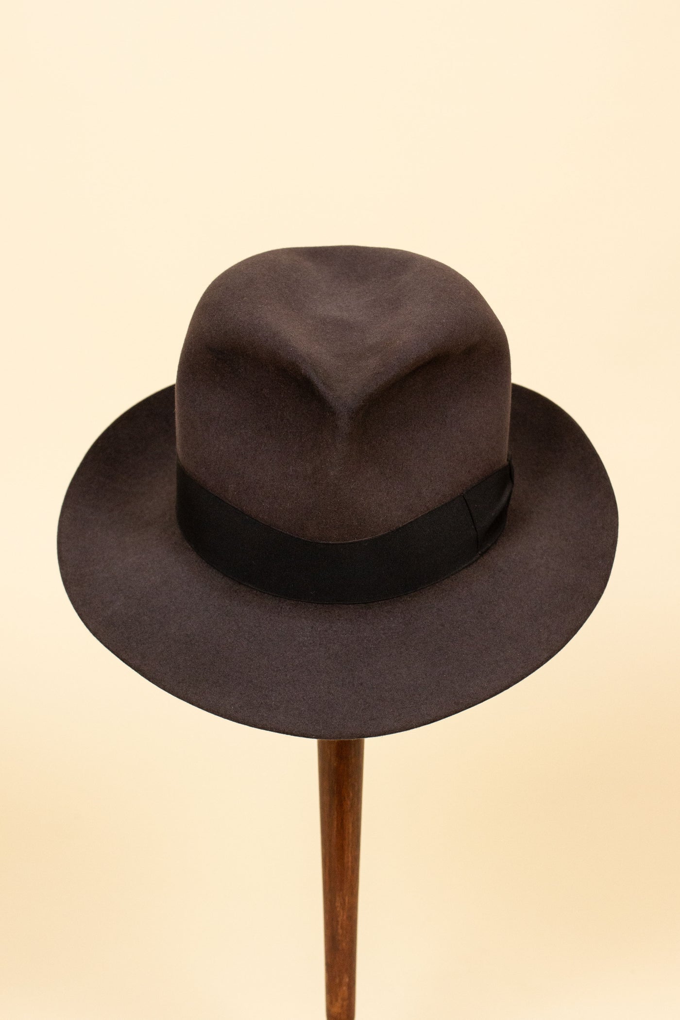 ITALIAN 1930S/1940S BROWN FEDORA HAT BY BARBISIO. SIZE CA EU 55