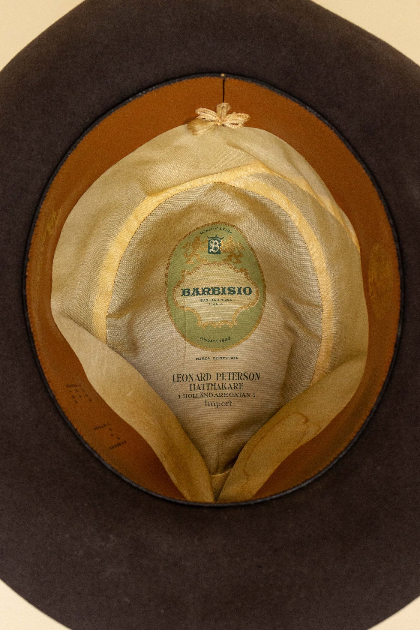 ITALIAN 1930S/1940S BROWN FEDORA HAT BY BARBISIO. SIZE CA EU 55