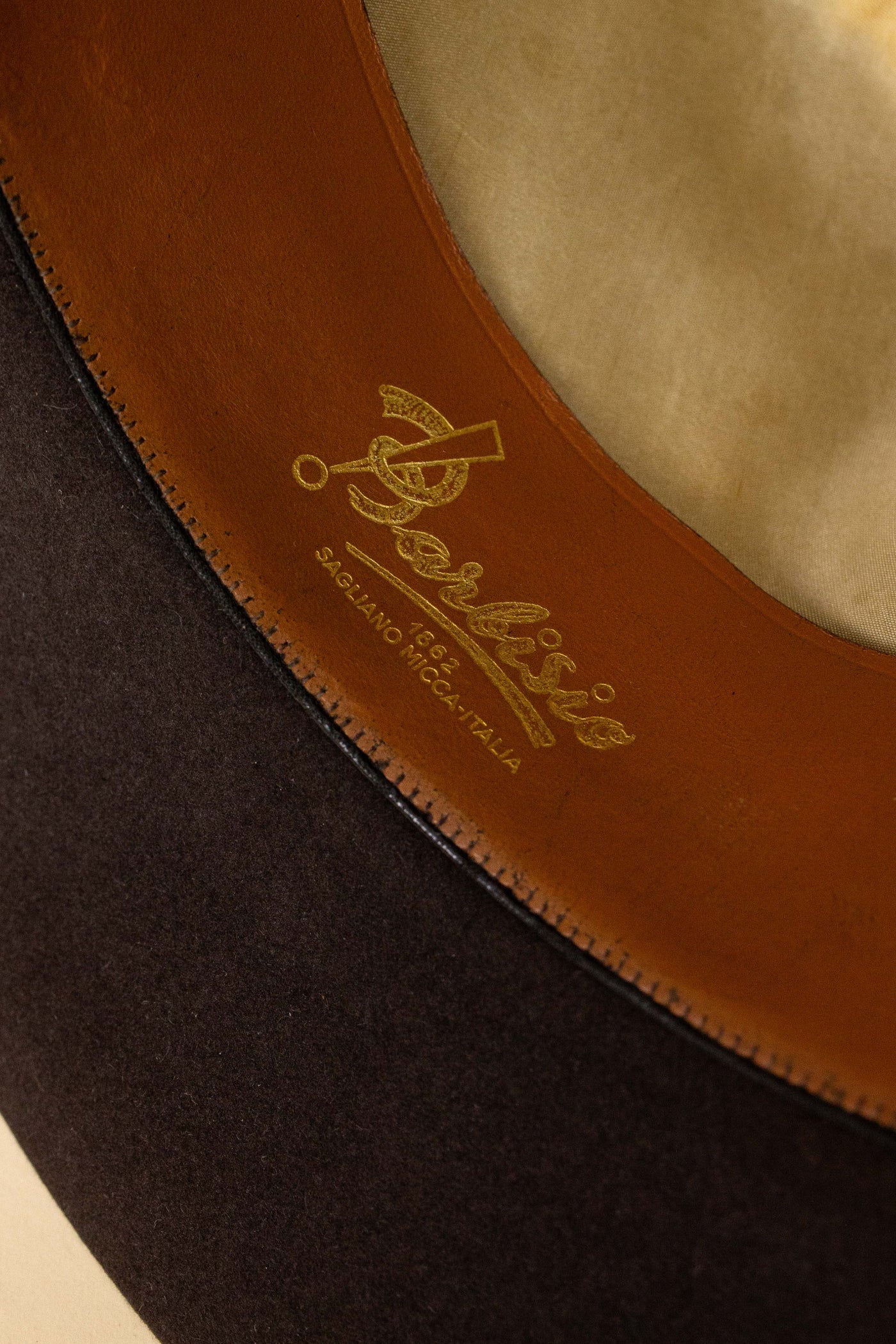 ITALIAN 1930S/1940S BROWN FEDORA HAT BY BARBISIO. SIZE CA EU 55