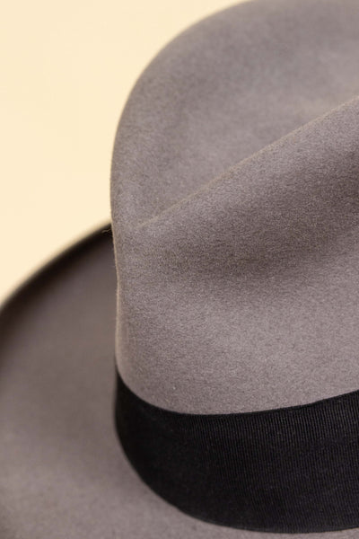 ITALIAN 1940S/1950S STEEL GREY HOMBURG HAT BY BORSALINO. SIZE CA 56