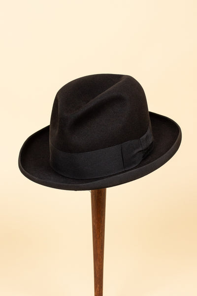 AUSTRIAN 1940S/1950S BLACK HOMBURG HAT BY HABIG. SIZE CA EU 58
