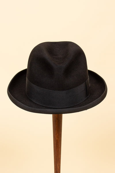 AUSTRIAN 1940S/1950S BLACK HOMBURG HAT BY HABIG. SIZE CA EU 58