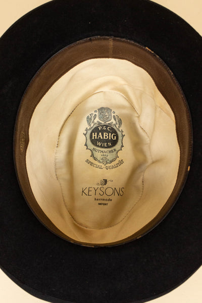 AUSTRIAN 1940S/1950S BLACK HOMBURG HAT BY HABIG. SIZE CA EU 58