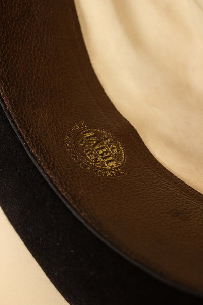 AUSTRIAN 1940S/1950S BLACK HOMBURG HAT BY HABIG. SIZE CA EU 58