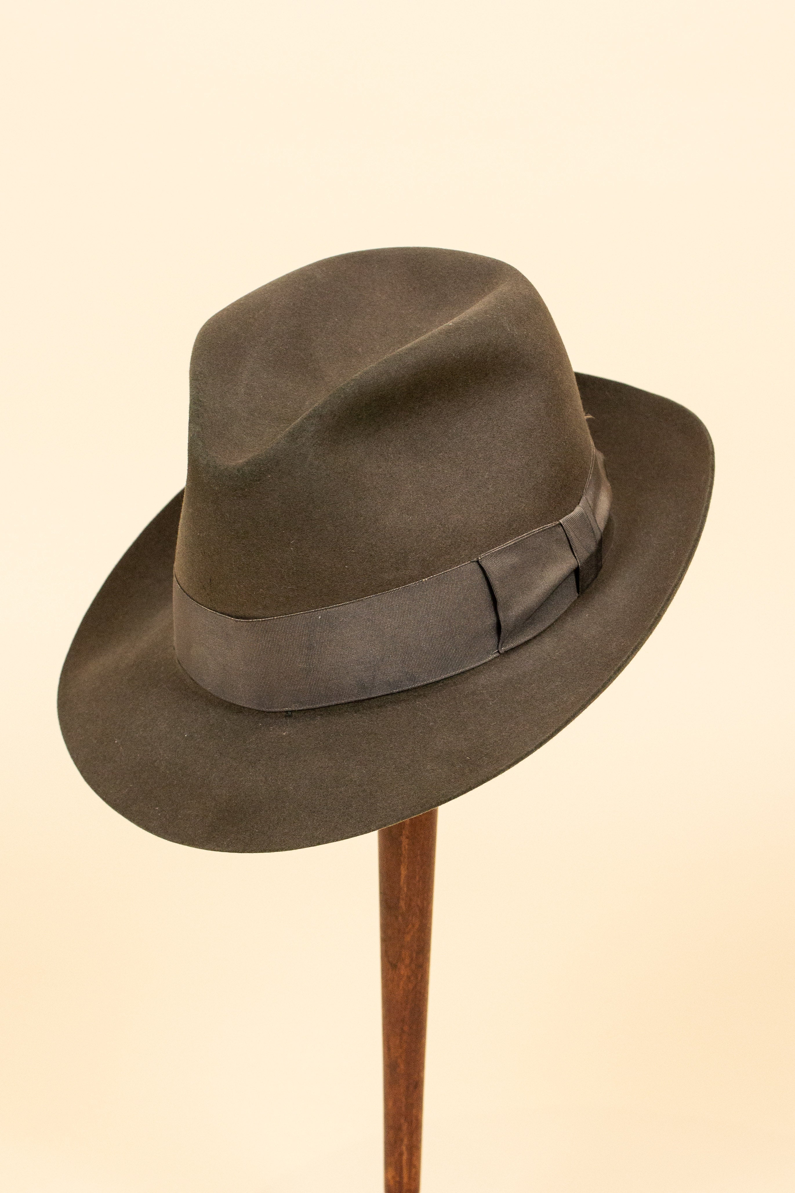 AUSTRIAN 1920S/1930S GREY-BROWN FELT HAT BY HABIG. SIZE EU 57,5 – A ...