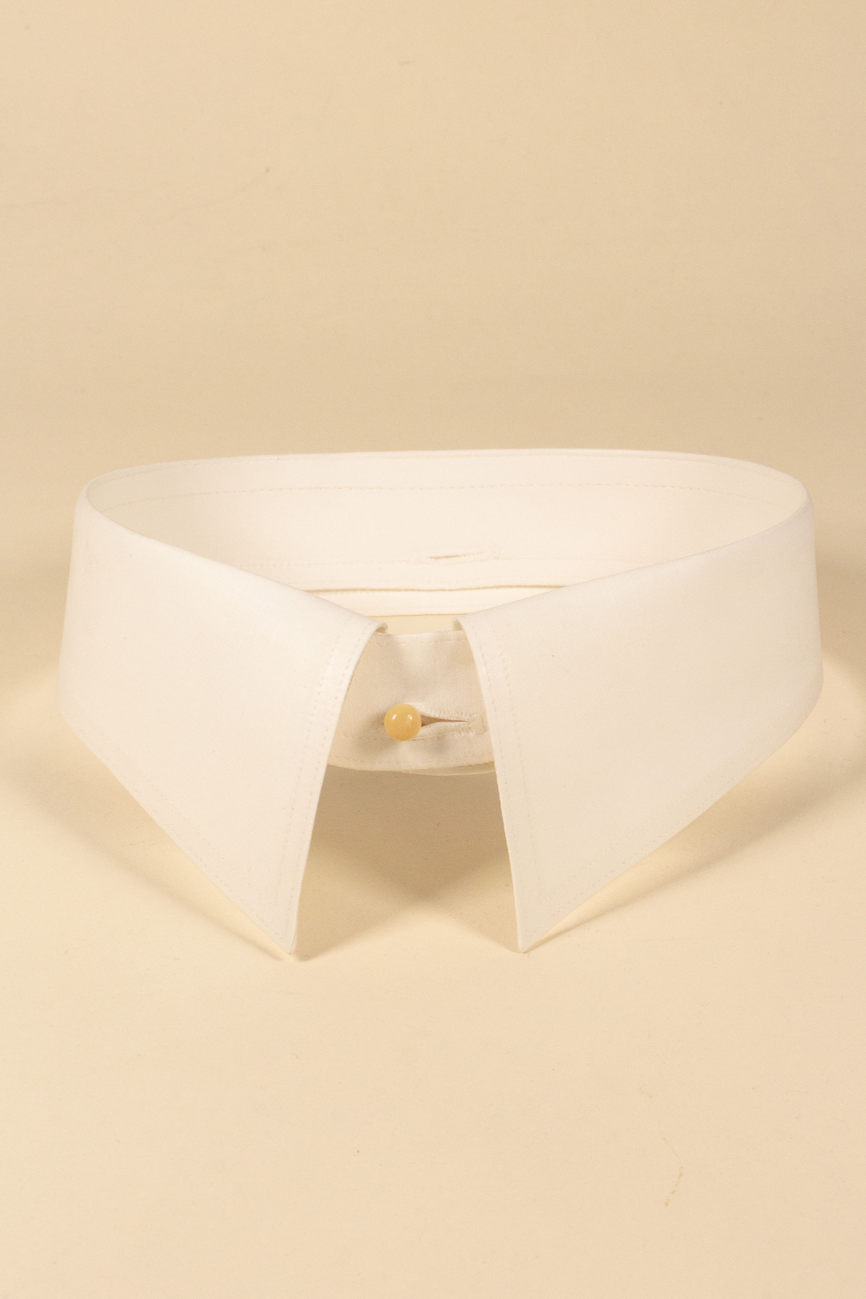 VINTAGE DEADSTOCK DETACHABLE STARCHED LINEN COLLAR MODEL 
