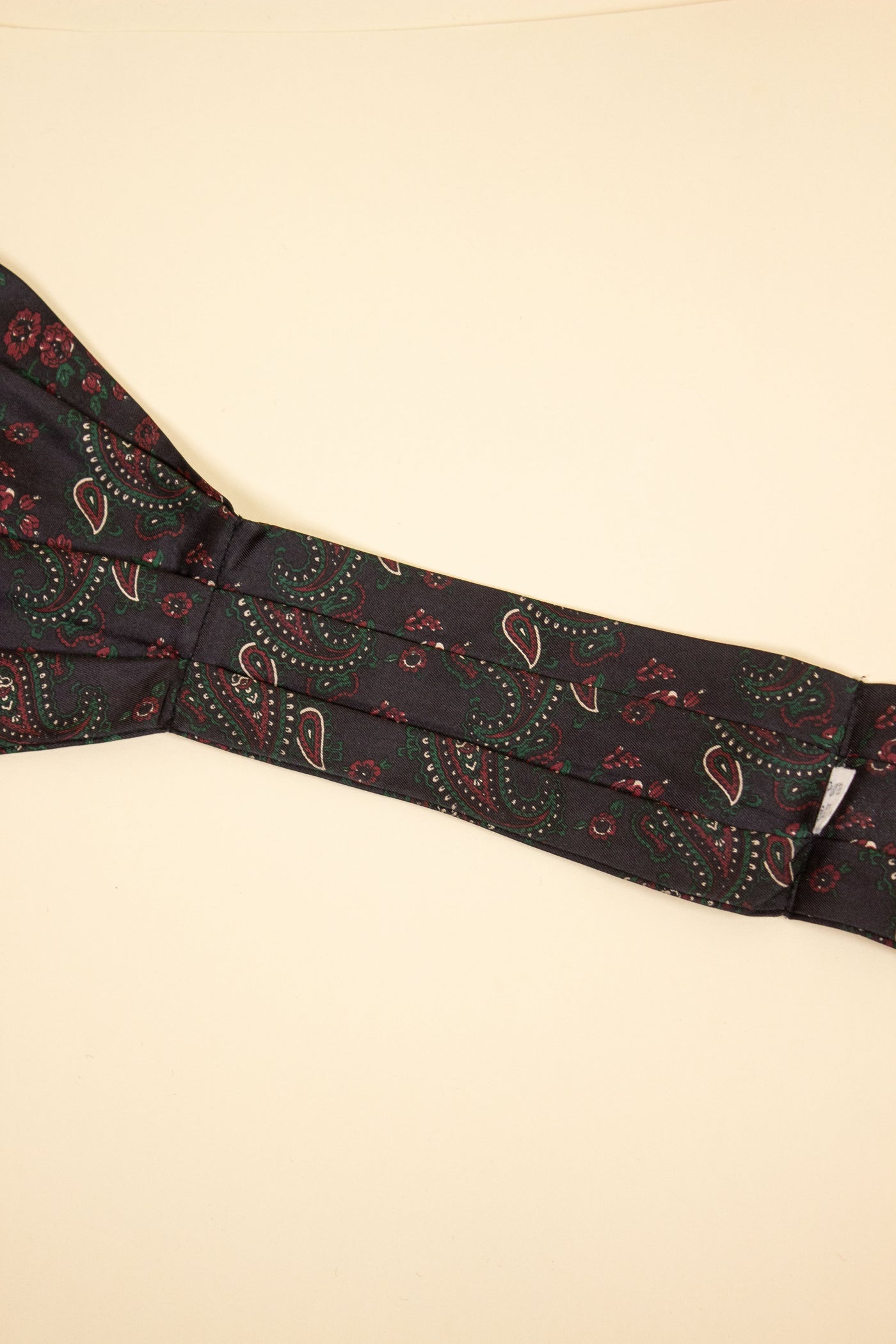 ITALIAN BLACK/RED/GREEN 100% SILK PAISLEY ASCOT TIE