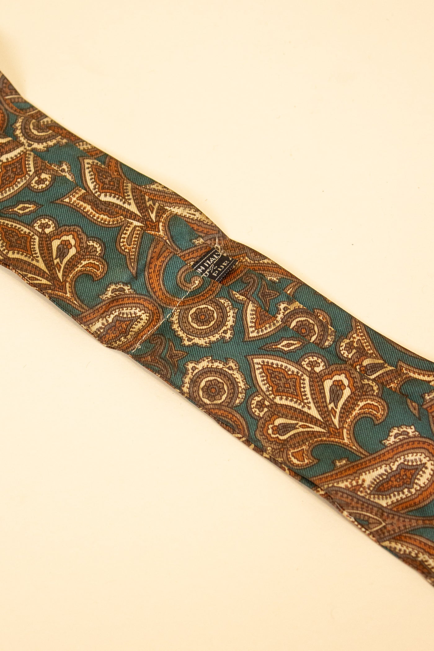 ITALIAN 100% SILK EMERALD GREEN ASCOT TIE WITH BEIGE AND ORANGE PAISLEY PATTERN