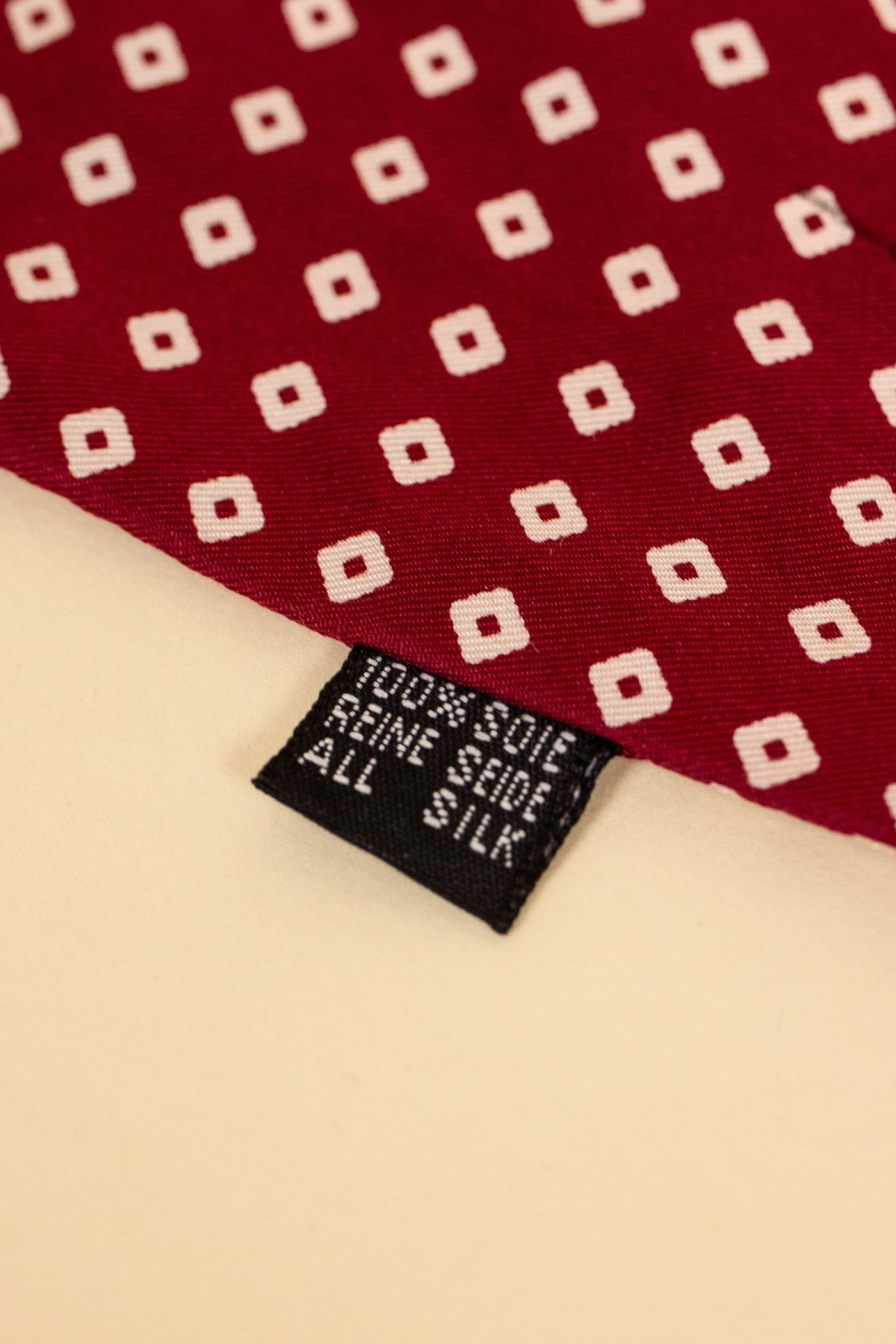 ITALIAN 100% SILK BURGUNDY ASCOT TIE WITH SYMMETRICAL CREAM PATTERN