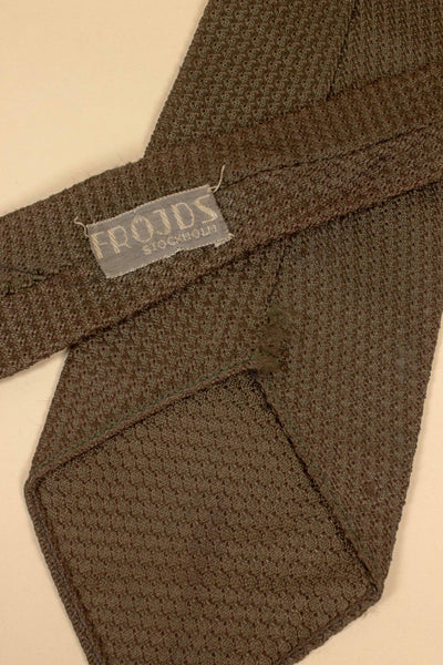 SWEDISH 1930S/1940S OLIVE GRENADINE SILK TIE BY FRÖJDS