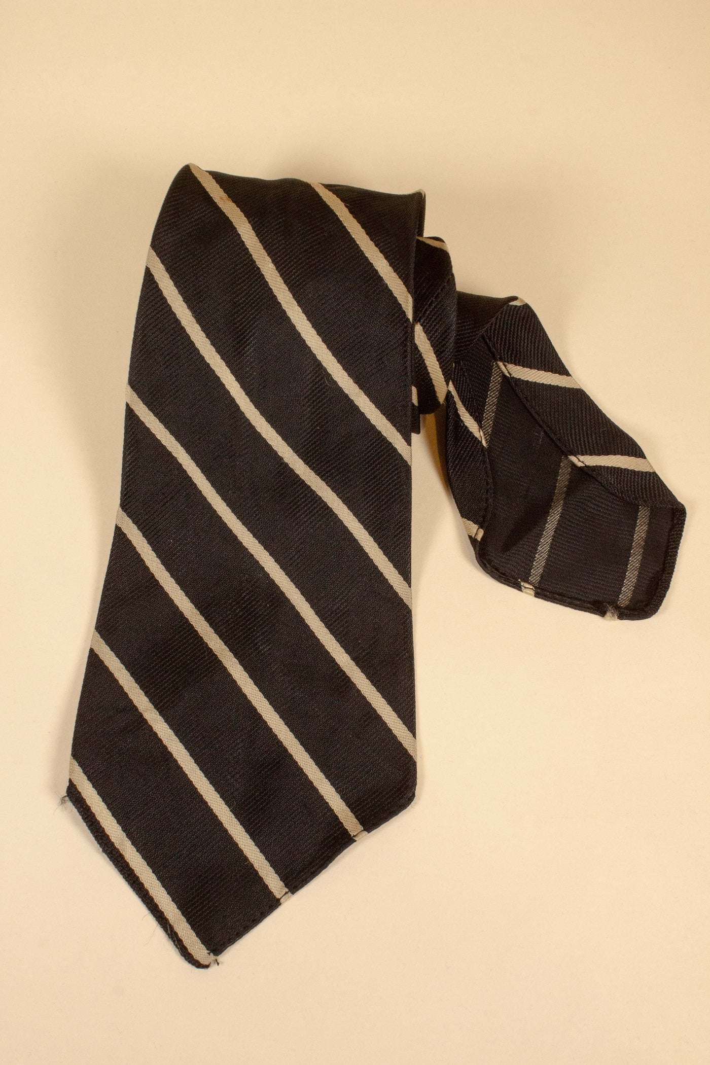 SWEDISH 1930S/1940S BLACK TIE WITH BEIGE STRIPES