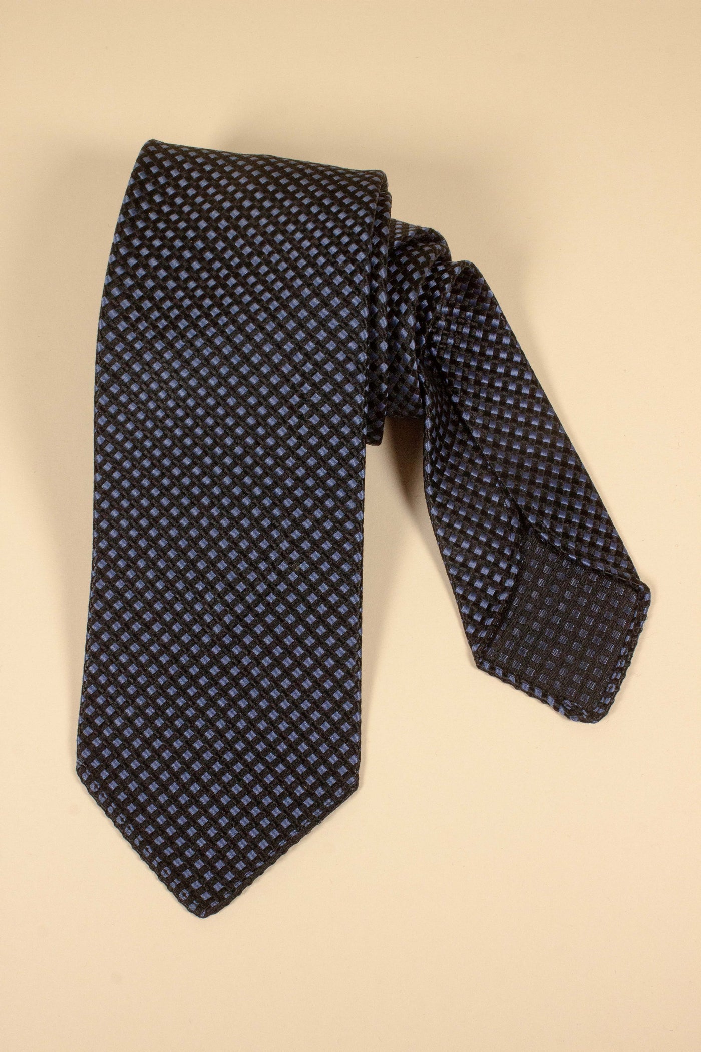 1940S TIE WITH LIGHT BLUE AND BLACK PATTERN