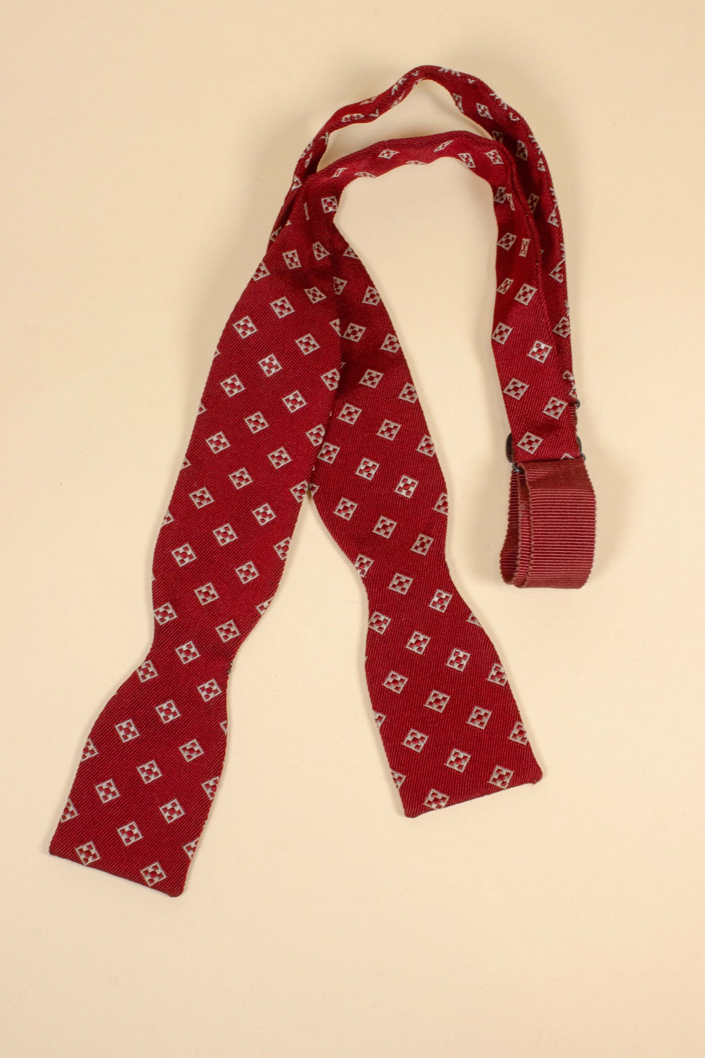 1940s/1950s red bow tie with white pattern