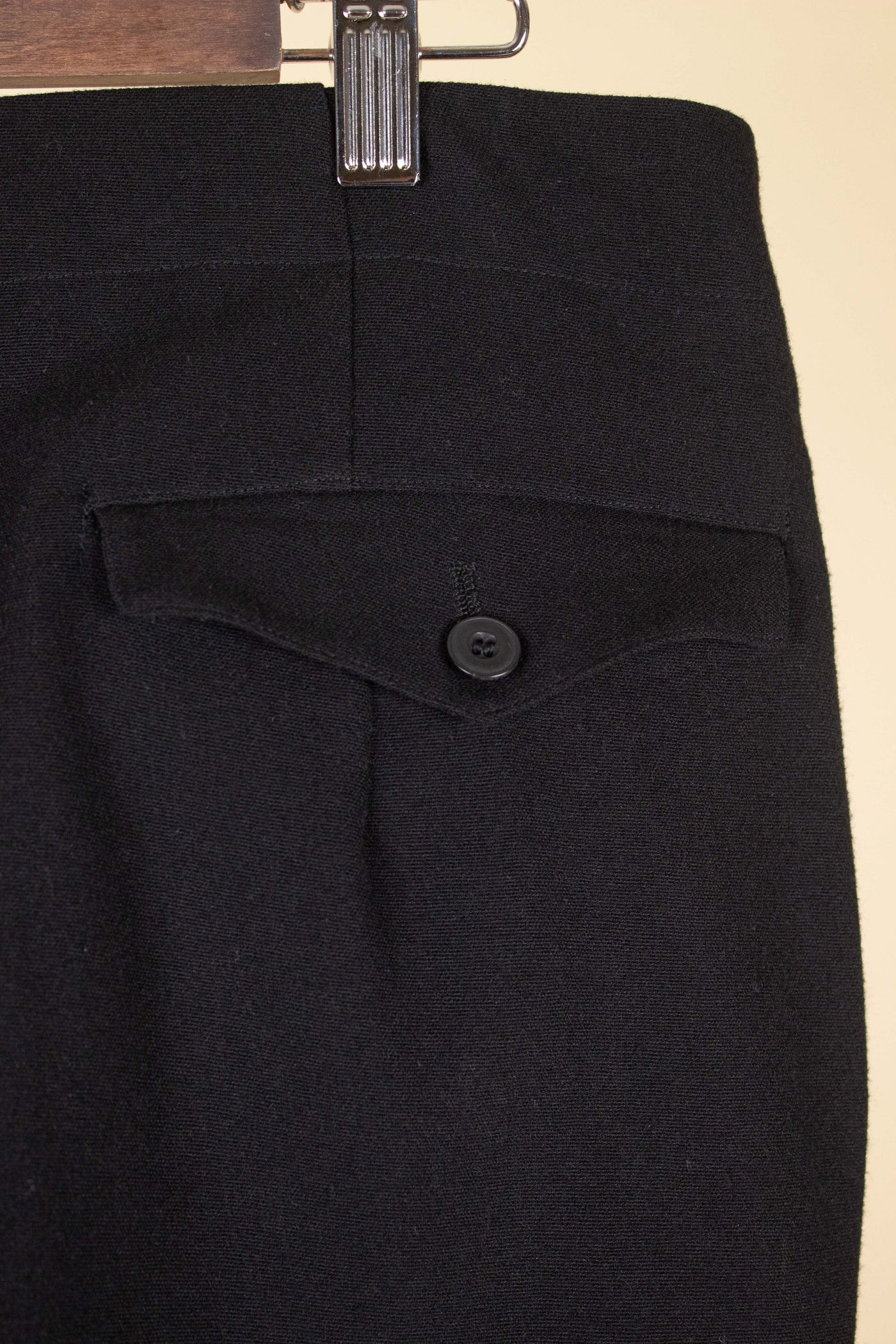 SWEDISH 1940S/1950S BLACK TWO PIECE DOUBLE BREASTED SUIT. SIZE CA EU 52-54
