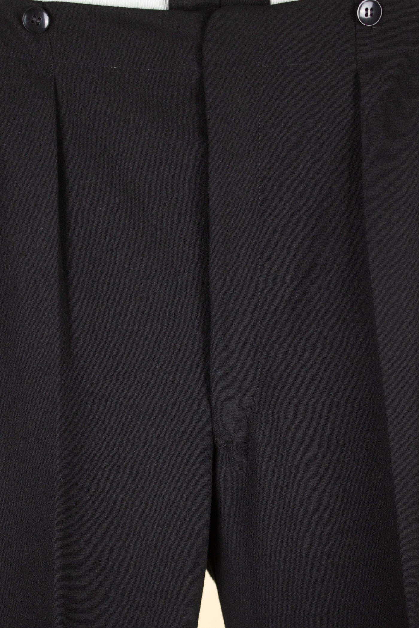 SWEDISH 1940S/1950S BLACK TWO PIECE DOUBLE BREASTED SUIT. SIZE CA EU 52-54