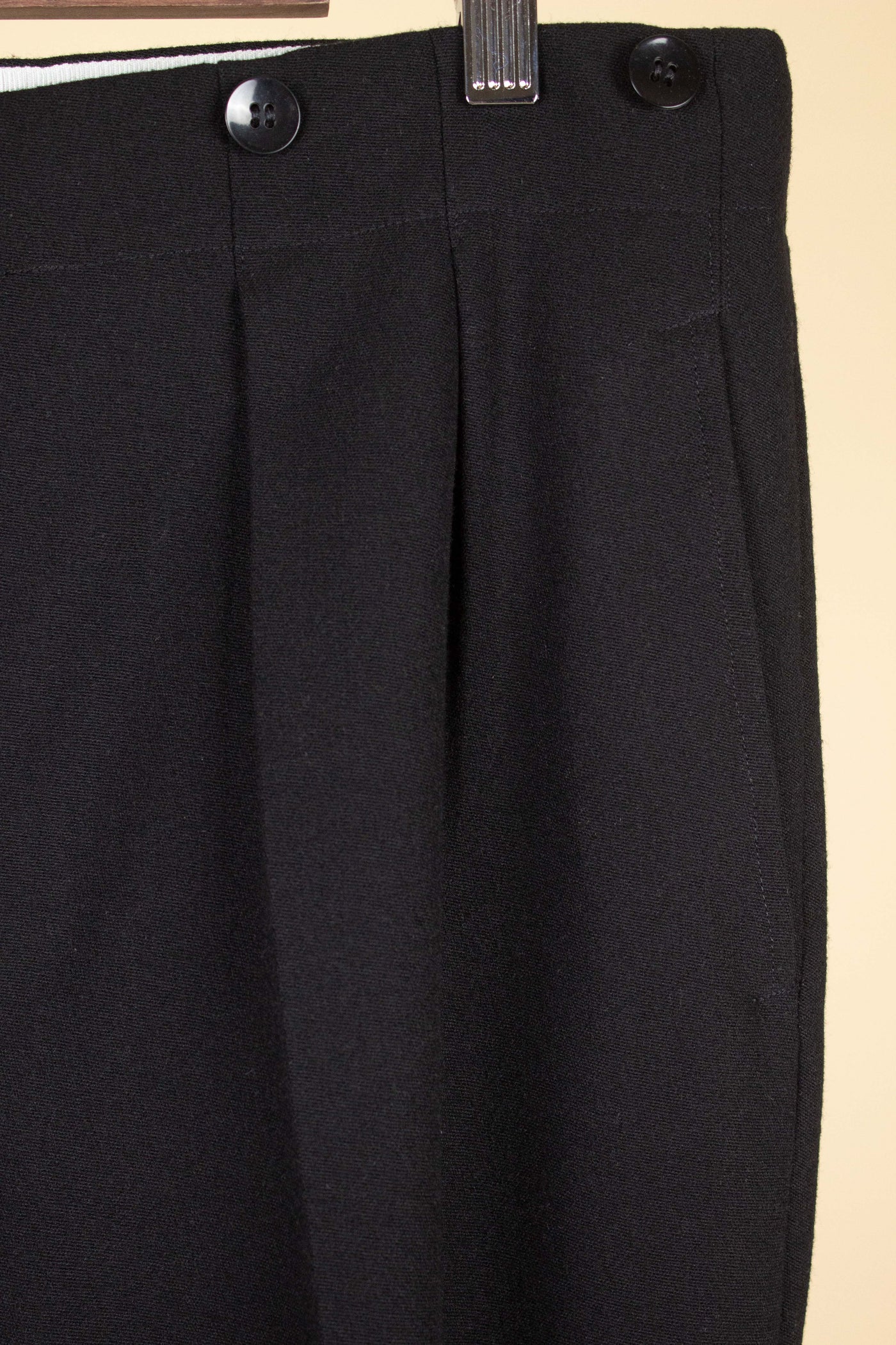 SWEDISH 1940S/1950S BLACK TWO PIECE DOUBLE BREASTED SUIT. SIZE CA EU 52-54