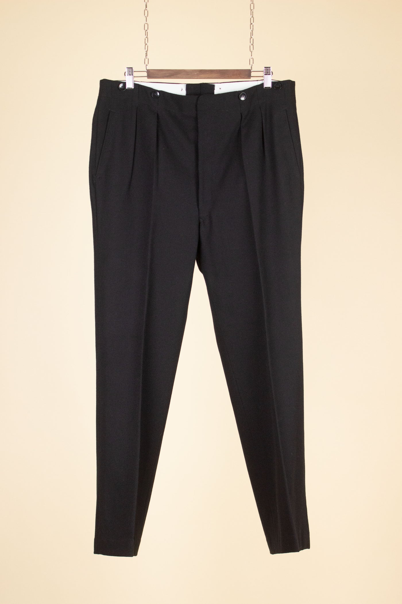 SWEDISH 1940S/1950S BLACK TWO PIECE DOUBLE BREASTED SUIT. SIZE CA EU 52-54