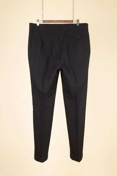 SWEDISH 1940S/1950S BLACK TWO PIECE DOUBLE BREASTED SUIT. SIZE CA EU 52-54