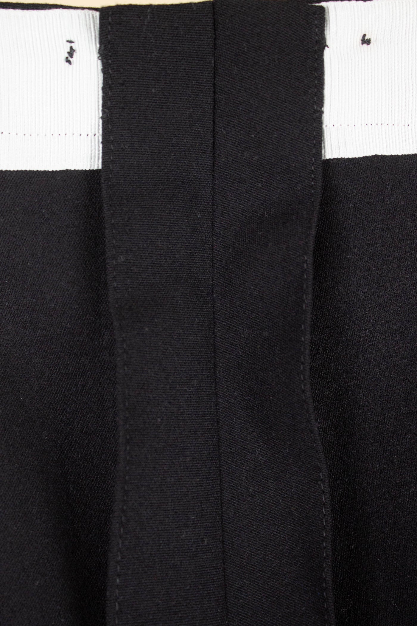 SWEDISH 1940S/1950S BLACK TWO PIECE DOUBLE BREASTED SUIT. SIZE CA EU 52-54