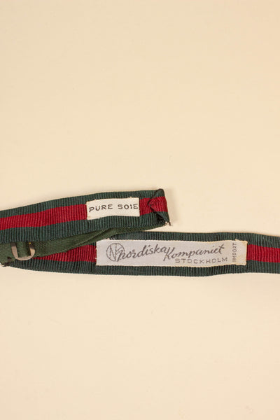 1940s/1950s bow tie with red and green fields