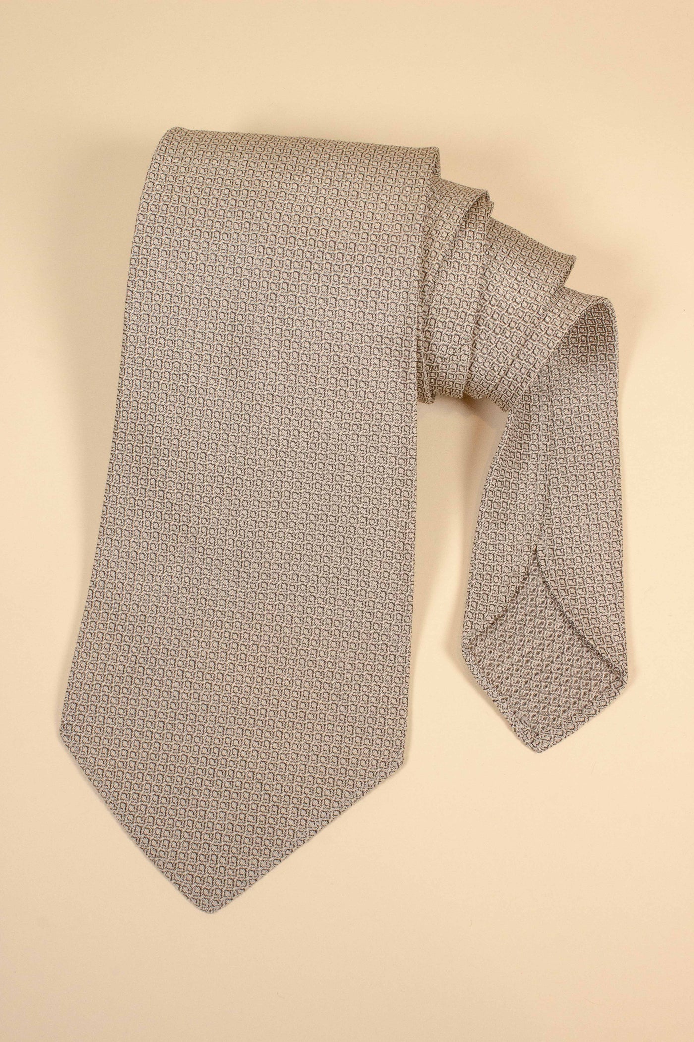 1930s/1940s grey small patterned necktie