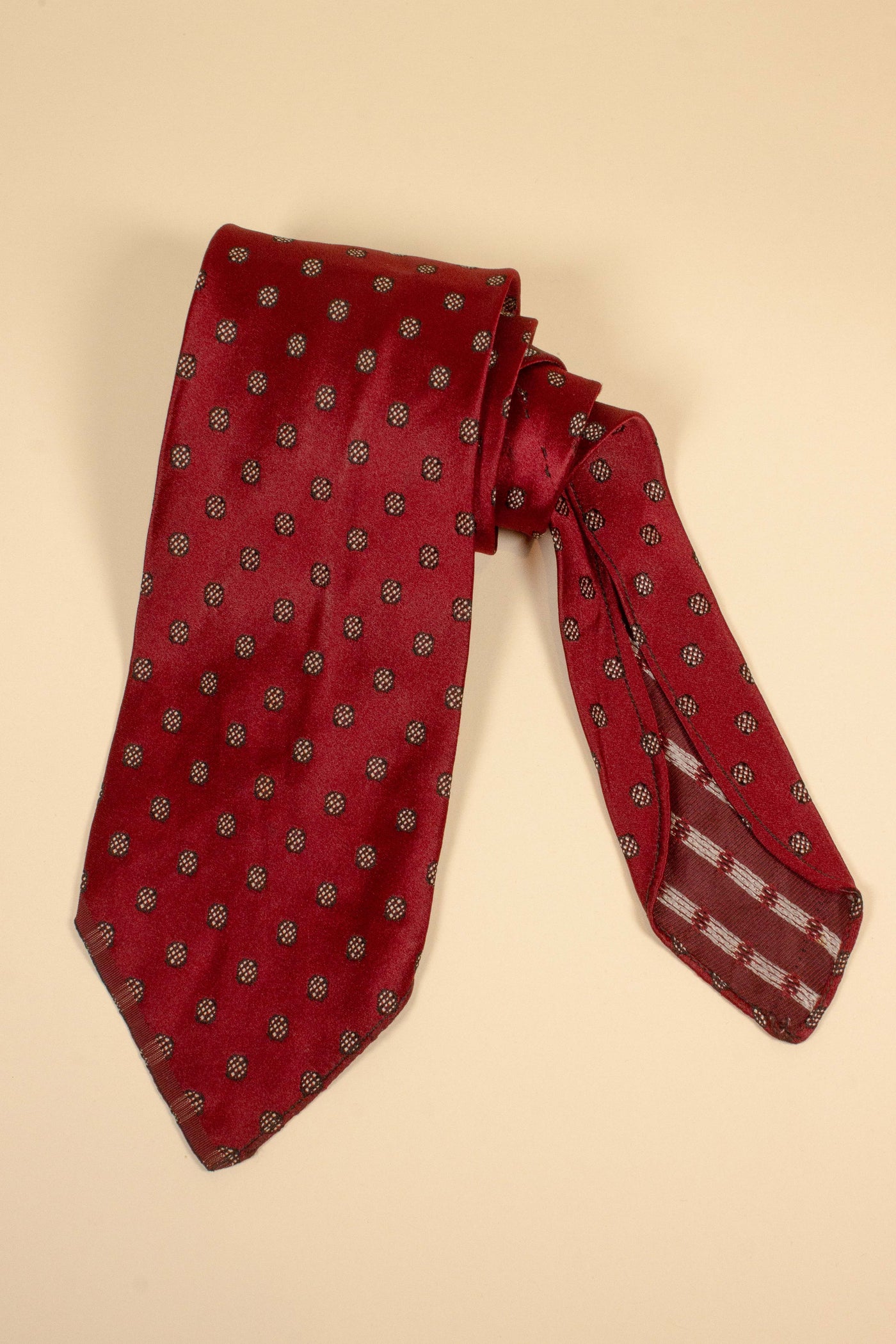 1930s/1940s red necktie with dots