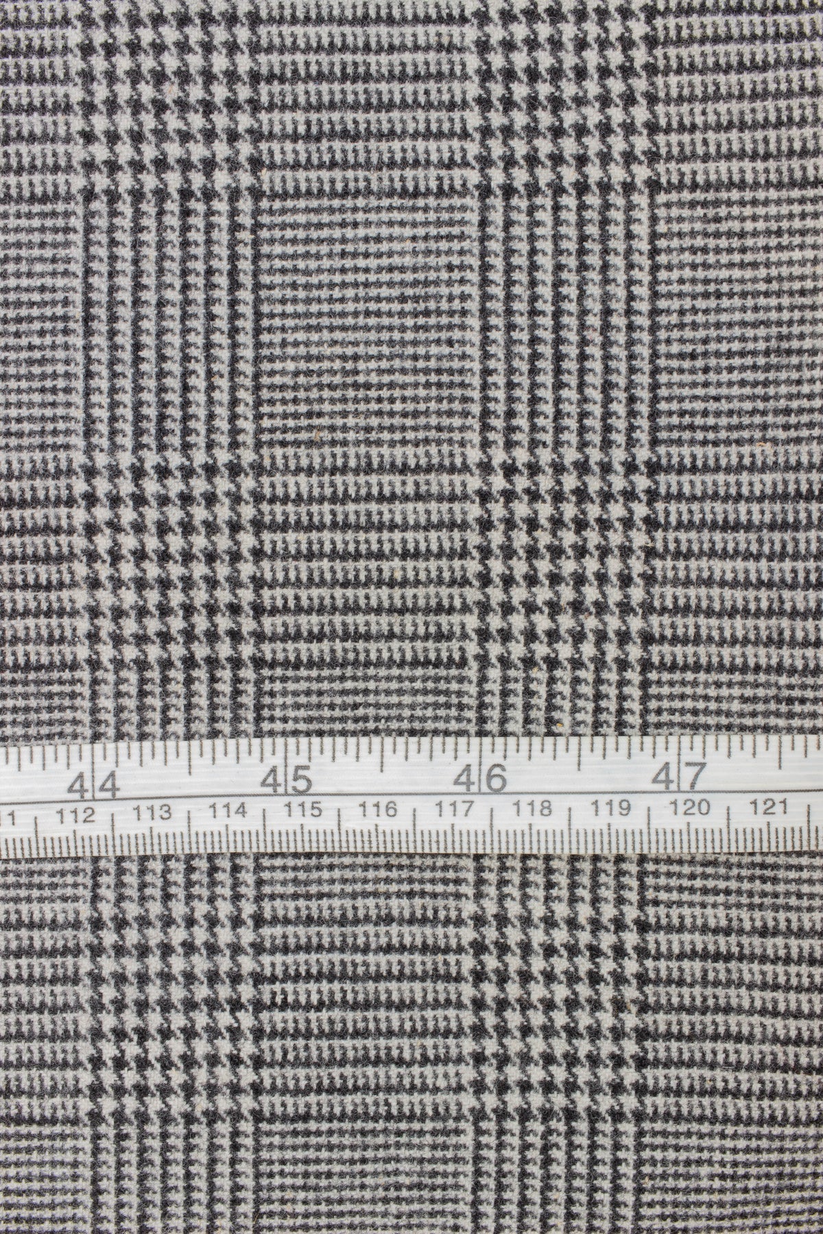1940s/1950s dark grey prince of wales suiting fabric. Width 150 cm