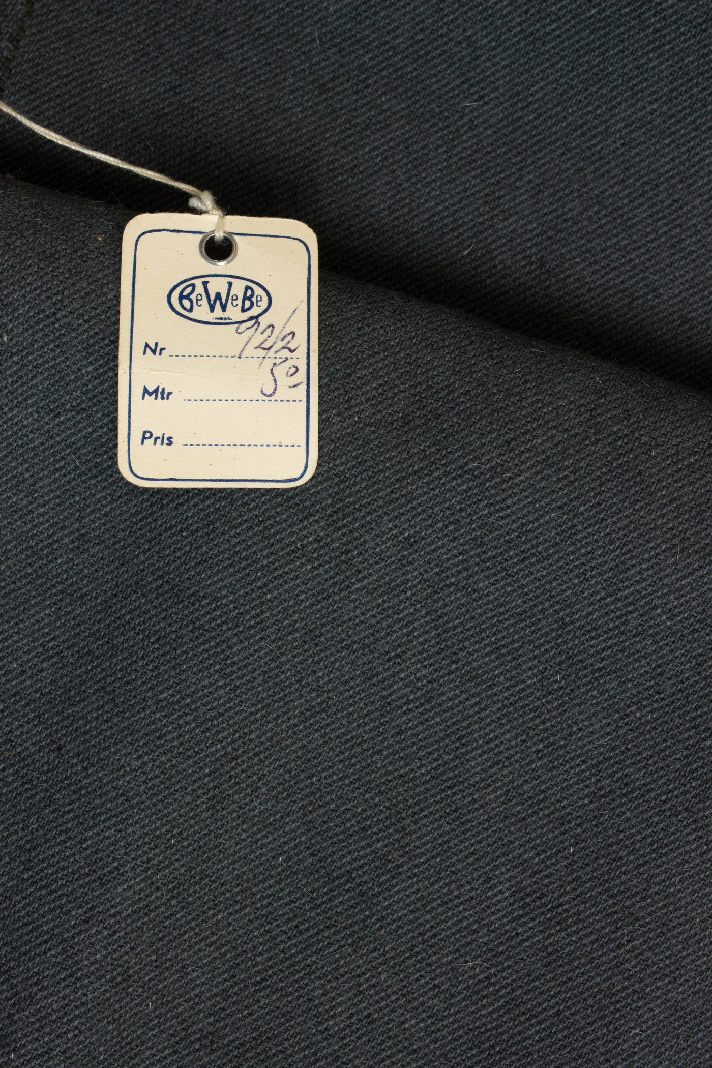 1940s/1950s grey suiting fabric. Width 150 cm